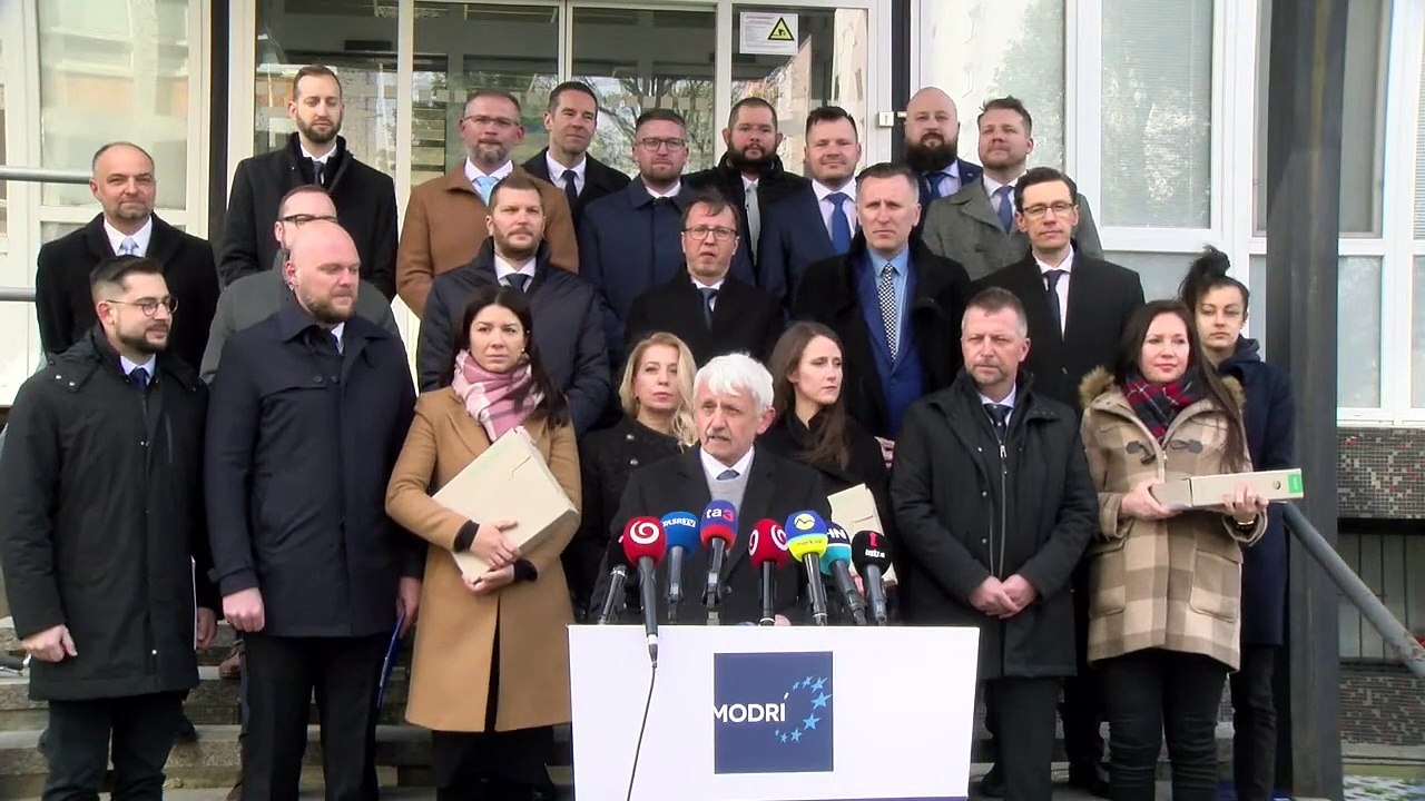 ZÁZNAM: Dzurindova strana Modrí požiadala o registráciu, má 12.861 podpisov