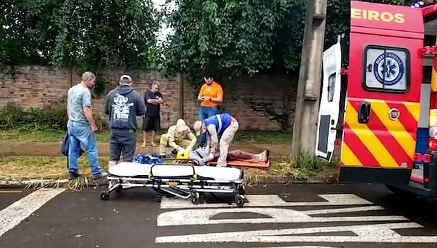 Ciclista tem lesão na cabeça e fratura no nariz após ser atingido por carro no Parque Verde
