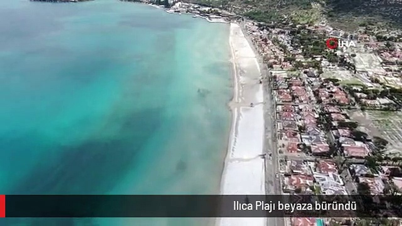 Ilıca Plajı beyaza büründü