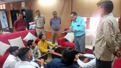 देखें Video: पेपर वायरल में एनएसयूआई छात्रों ने किया  प्रदर्शन