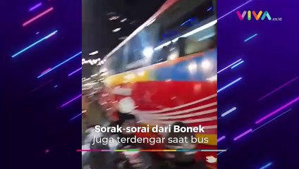 DUA JEMPOL! Aksi Bonek Sambut dan Kawal Skuad Persija