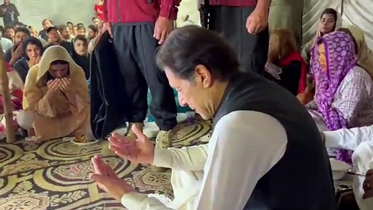 aftari Imran khan with workers