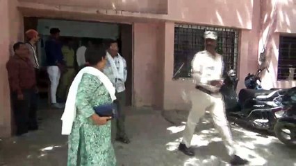 उन्होंने ईवीएम व वीवीपेट के समुचित रखरखाव नियमित रूप से करते रहने के निर्देश दिए