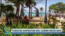 Turistas disfrutan del Caribe mexicano esta Semana Santa