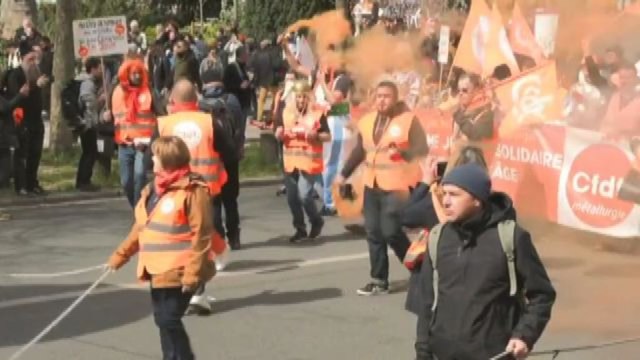 Francia, partito il corteo di Parigi contro la riforma pensioni