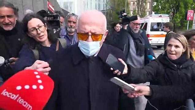 Berlusconi, Confalonieri all'uscita dal San Raffaele: Siamo più ottimisti