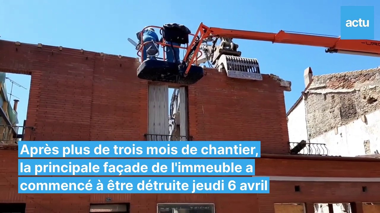Démolition de la façade d'un immeuble de la rue...