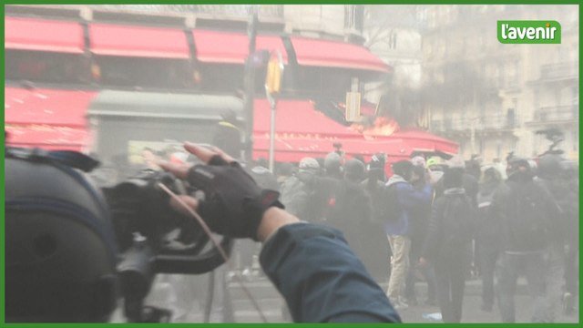 Des heurts éclatent à Paris: début d'incendie au restaurant La Rotonde, brasserie prisée de Macron