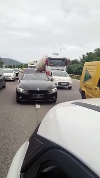 Carros de luxo são apreendidos em operação contra suspeito de aplicar golpe da criptomoeda em SC