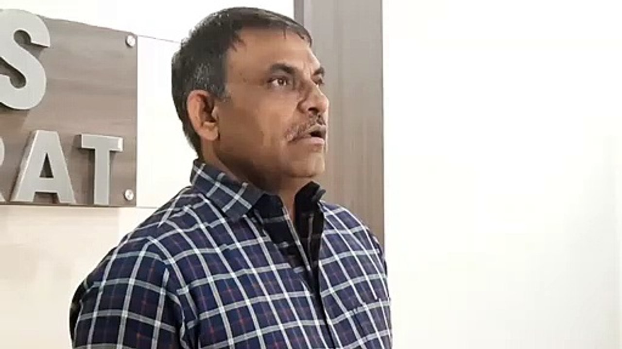 Gujarat Video: जूनियर क्लर्क पेपर लीक मामला: पेपर खरीदने वाले 30 परीक्षार्थियों को पकड़ा