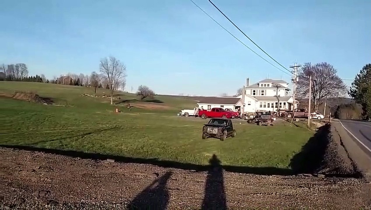 Il démolit son 4x4 en roulant dans un champ... Fail - Vidéo Dailymotion