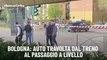 Bologna: auto travolta dal treno al passaggio a livello