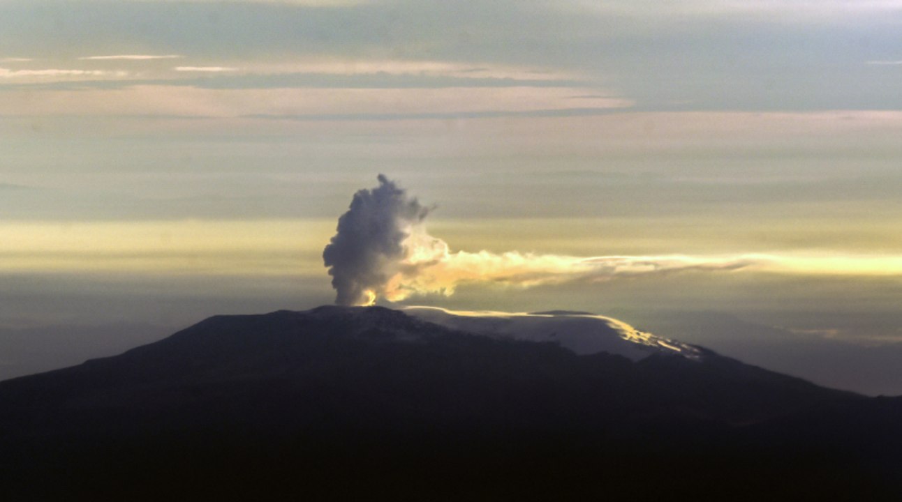Críticas al alcalde de Manizales por estar de vacaciones durante emergencia en Nevado del Ruiz