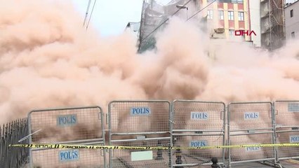 BEYOĞLU'NDA 5 KATLI BİNANIN ÇÖKME ANI KAMERADA