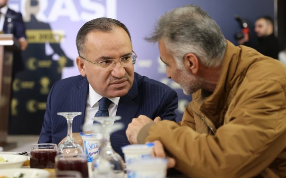 Adalet Bakanı Bozdağ: Biden’in gözlerinin içine baka baka Türkiye’yi yönetecek bir iktidar mı olsun?