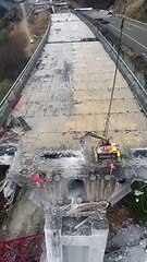Demolición del viaducto caído en la Autovía del Noroeste en Piedrafita.- E.M.