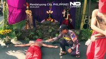Fiipinas | Decenas de personas se flagelan por las calles de Manila para celebrar la Semana Santa