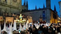 Los pasos de Jesús con la Cruz a Cuestas y de Nuestra Señora de los Dolores llegan a los pies de la Catedral de Burgos