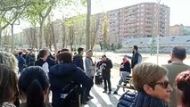 Manifestantes cortan la Gran Vía de Barcelona en plena 'operación salida' de Semana Santa