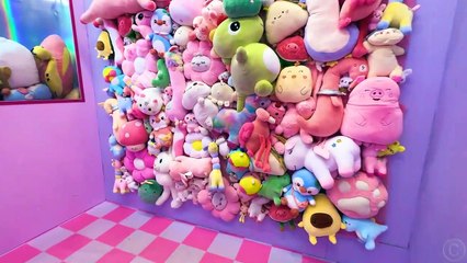 Nastya and Dad spend a day off at the kids playroom