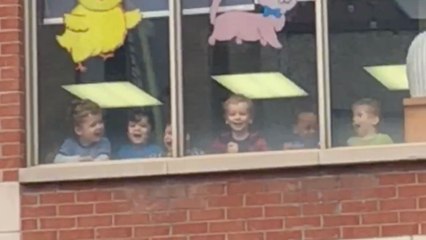 Musician Makes Daycare Kids Day Dancing Across The Street | Happily TV