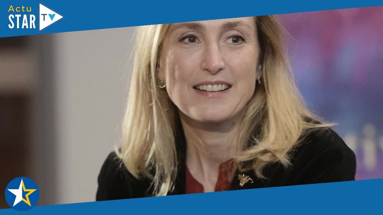 Julie Gayet et son étrange tradition familiale : "Je compte bien faire pareil avec mes petits-enfant