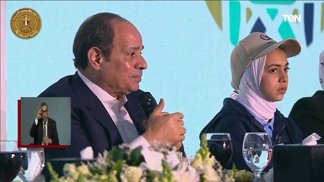 سيدة لـ الرئيس السيسي: انا بتشرف بحي الاسمرات والبركة في حضرتك.. والرئيس يرد : ده شرف لينا