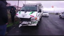 Bingöl'de ticari taksi ile kamyonet çarpıştı: 5 yaralı