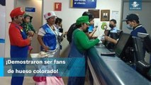 Familia asiste al estreno de la película de Mario Bros disfrazada y se vuelve viral