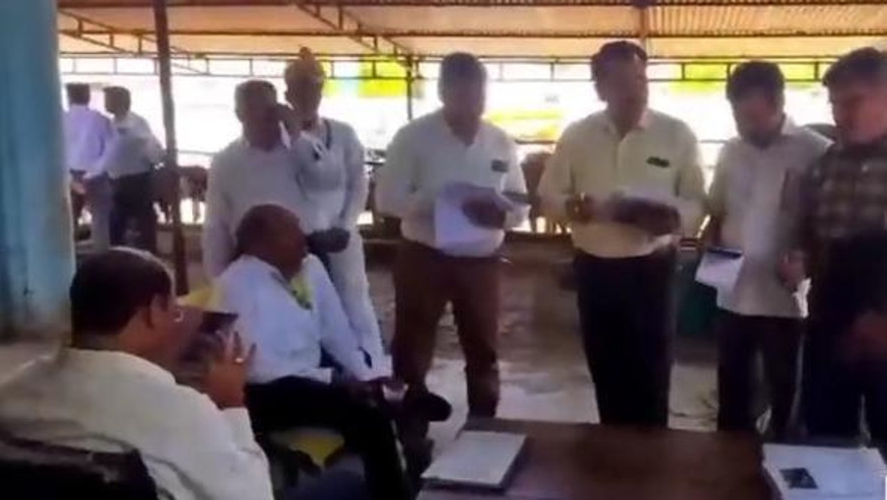 मैनपुरी: विशेष सचिव ने गौशाला का किया औचक निरीक्षण, कर्मचारियों में मचा ह्ड़कंप