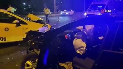 Diyarbakır’da iki otomobil kafa kafaya çarpıştı: 1’i ağır, 4 yaralı