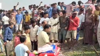 উঃদিনাজপুরঃ কি ভয়ঙ্কর! মুন্ডুকাটা দেহ উদ্ধার ফেরিওয়ালার