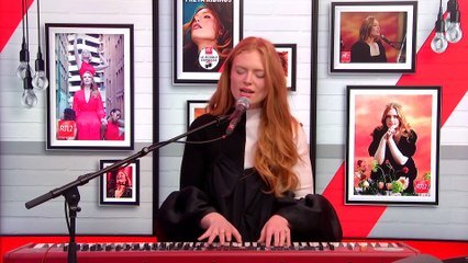 Download Video: LIVE - Freya Ridings interprète 