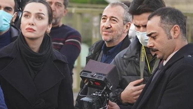 Ünlü oyuncu Şehsuvar Aktaş'ın babası ve üvey annesi çıkan yangında hayatını kaybetti