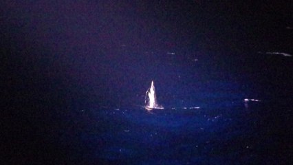 日 자위대 헬기 잔해 발견..."실종 대원 10명 찾지 못해" / YTN