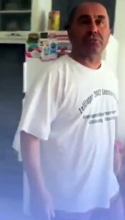 Kiracılarını evden çıkartmak isteyen ev sahibi, kiracıların evini bastı