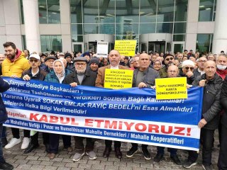 Sarıyer Belediyesi önünde "tapu" eylemi