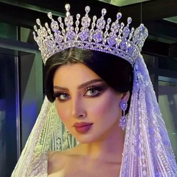 Very stunning elegant and eye catching sparkling diamond cluster bridal Tiaras & crown/wedding crown