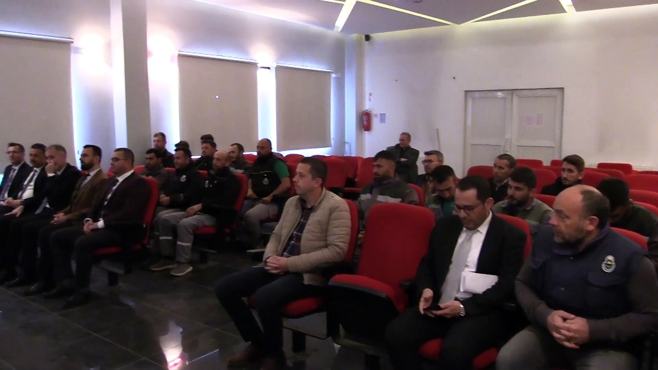 İnegöl Belediyesi Park Bahçeler personeli bahçıvanlık sertifikalarını aldı