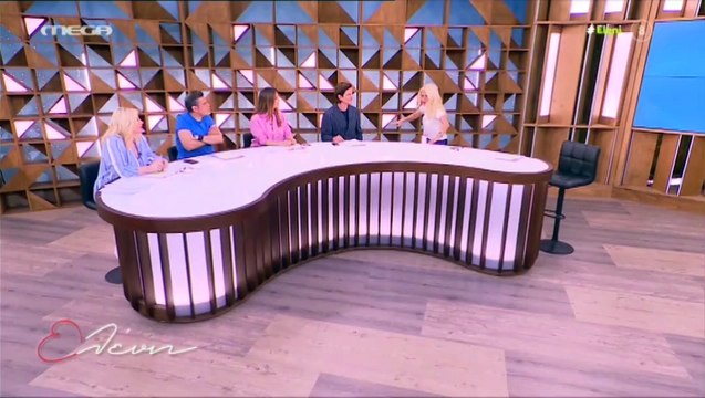 Το δώρο που έλαβε η Ελένη Μενεγάκη και ενθουσίασε την κόρη και την μητέρα της 