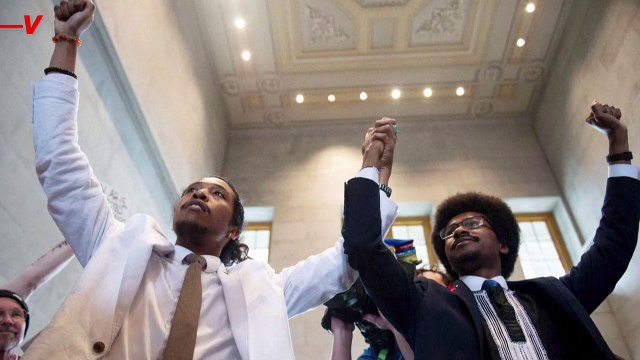 Crowd Cheers for Expelled TN Democratic Lawmakers