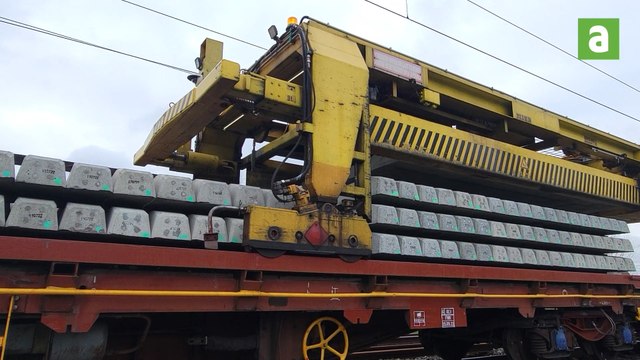 Le train P93 (Infrabel) en action à Blandain