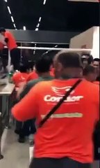 VÍDEO: homem é acusado de tentar filmar partes íntimas de mulher e quase é espancado por população