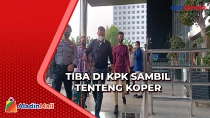 Bupati Meranti yang Terjaring OTT Tiba di KPK sambil Tenteng Koper
