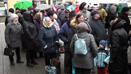 شاهد: طاهٍ أمريكي يطبخ حساء البورش التقليدي للأوكرانيين في بوتشا