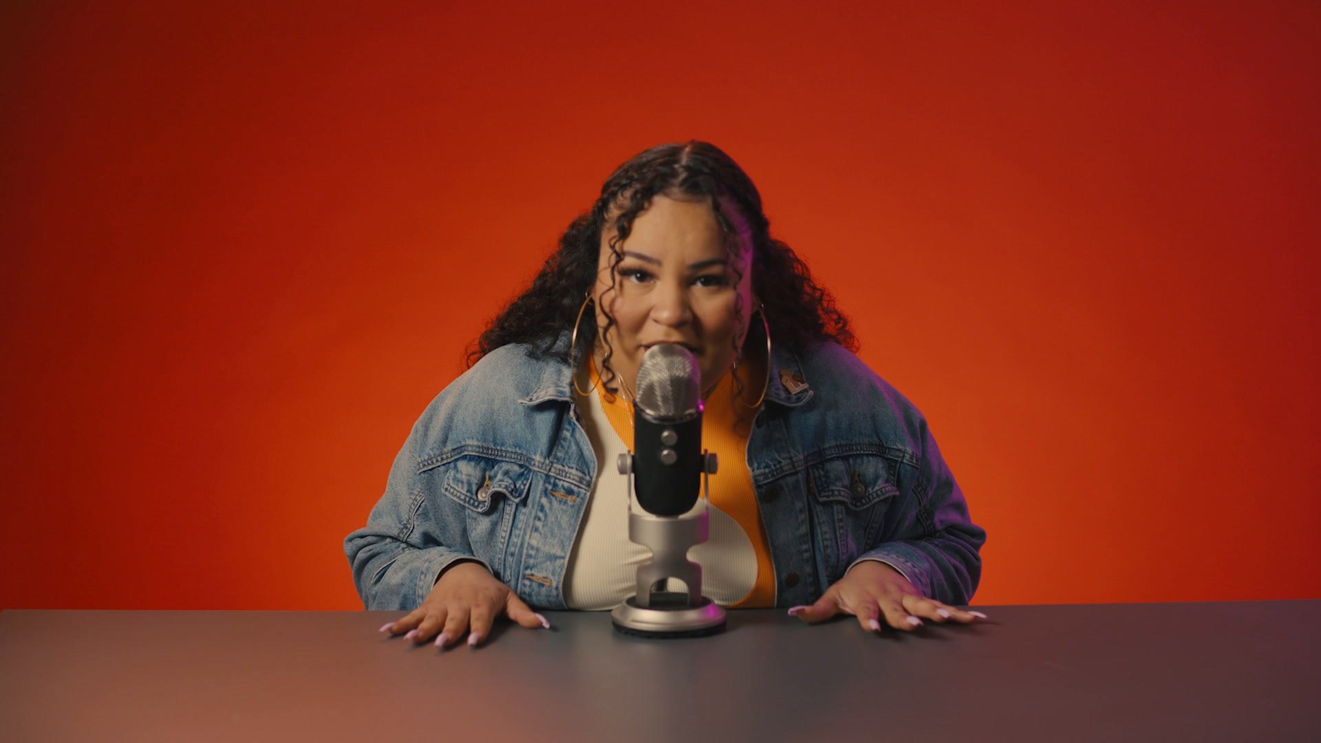 ⁣Cheyenne Wright Does ASMR with Pickles, Shares Self-Love Advice & New Music