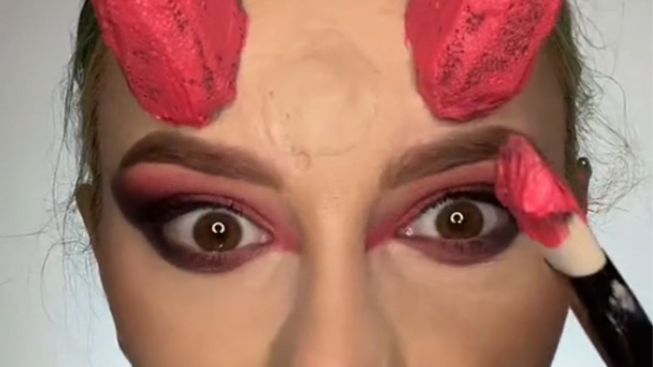*Alphabet Make-Up Challenge Tutorial* Woman turns herself into a double-horned demon