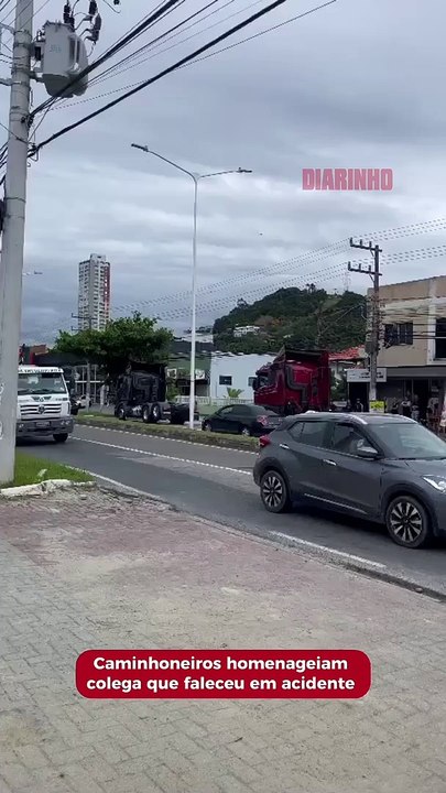Caminhoneiros homenageiam colega que faleceu em acidente