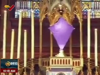 Feligreses participan en la liturgia para acompañar a Jesús