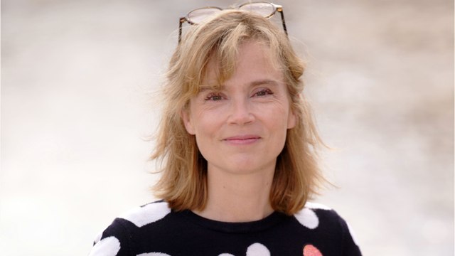 GALA VIDEO - Isabelle Carré cash sur les “rides” et la chirurgie esthétique : “Je comprends mais…”